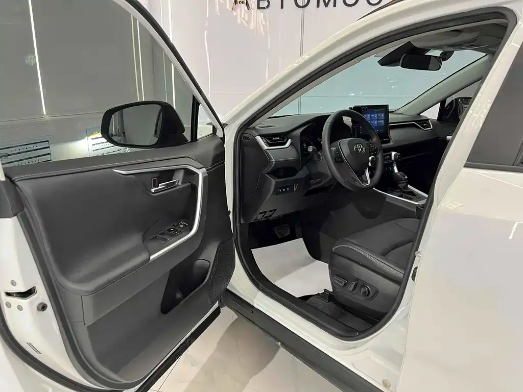 Toyota RAV4 2023 из CN, фото 9
