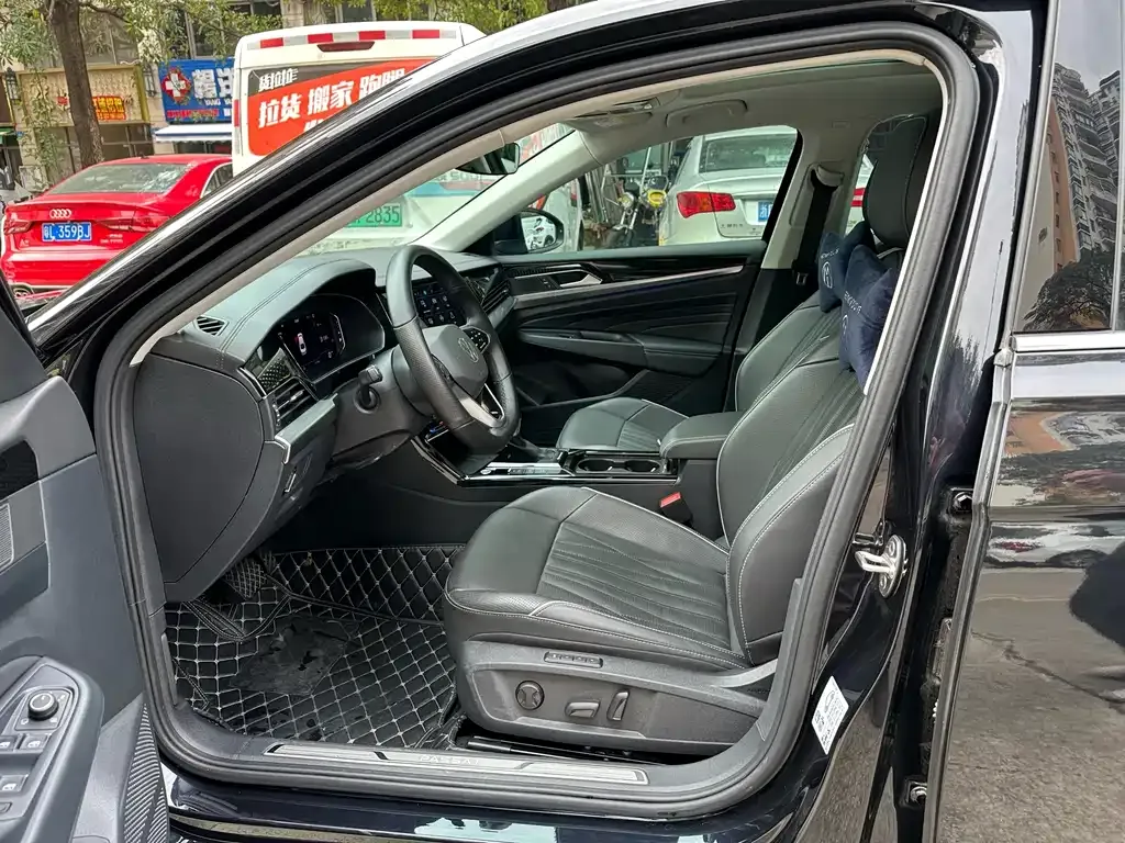 Volkswagen Passat 2023 из CN, фото 4