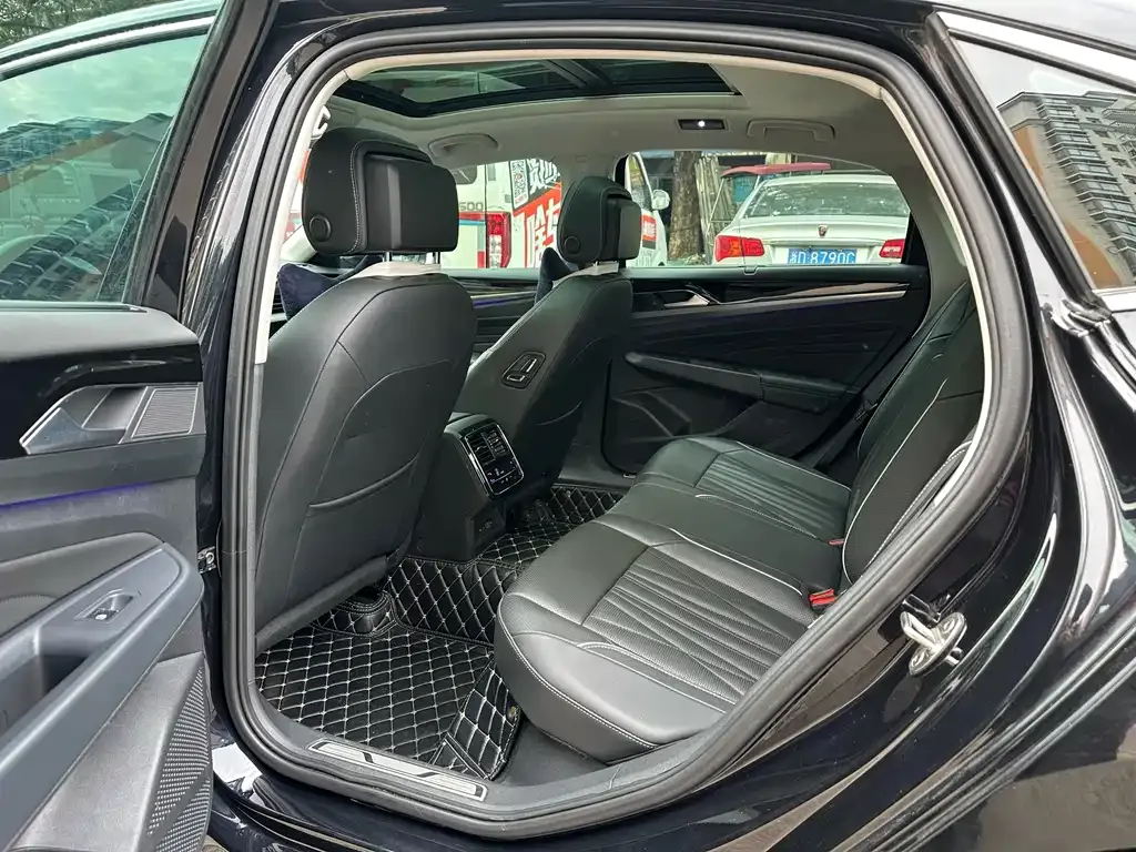 Volkswagen Passat 2023 из CN, фото 5