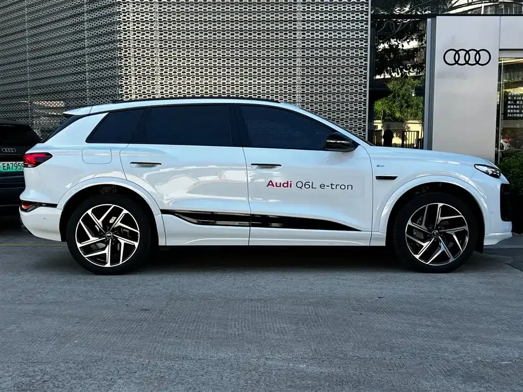 Audi Q6L e-tron — фото 9