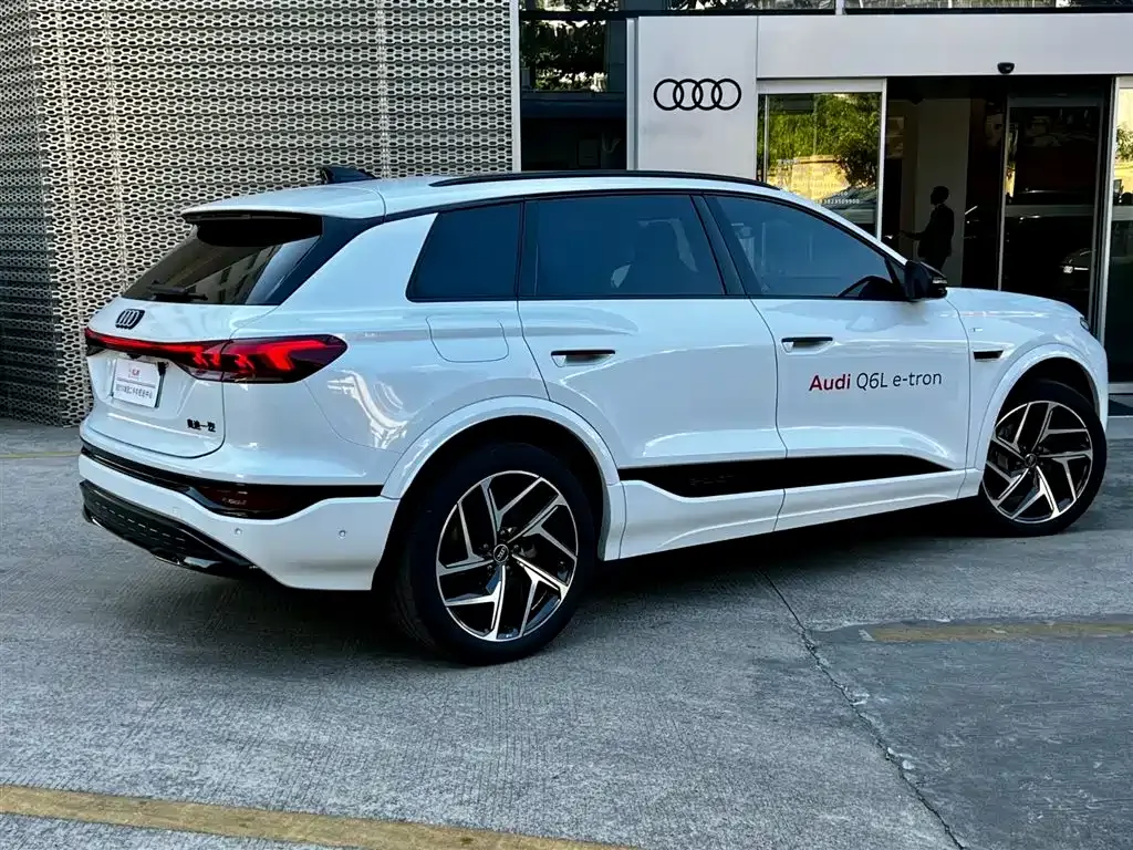 Audi Q6L e-tron — фото 7