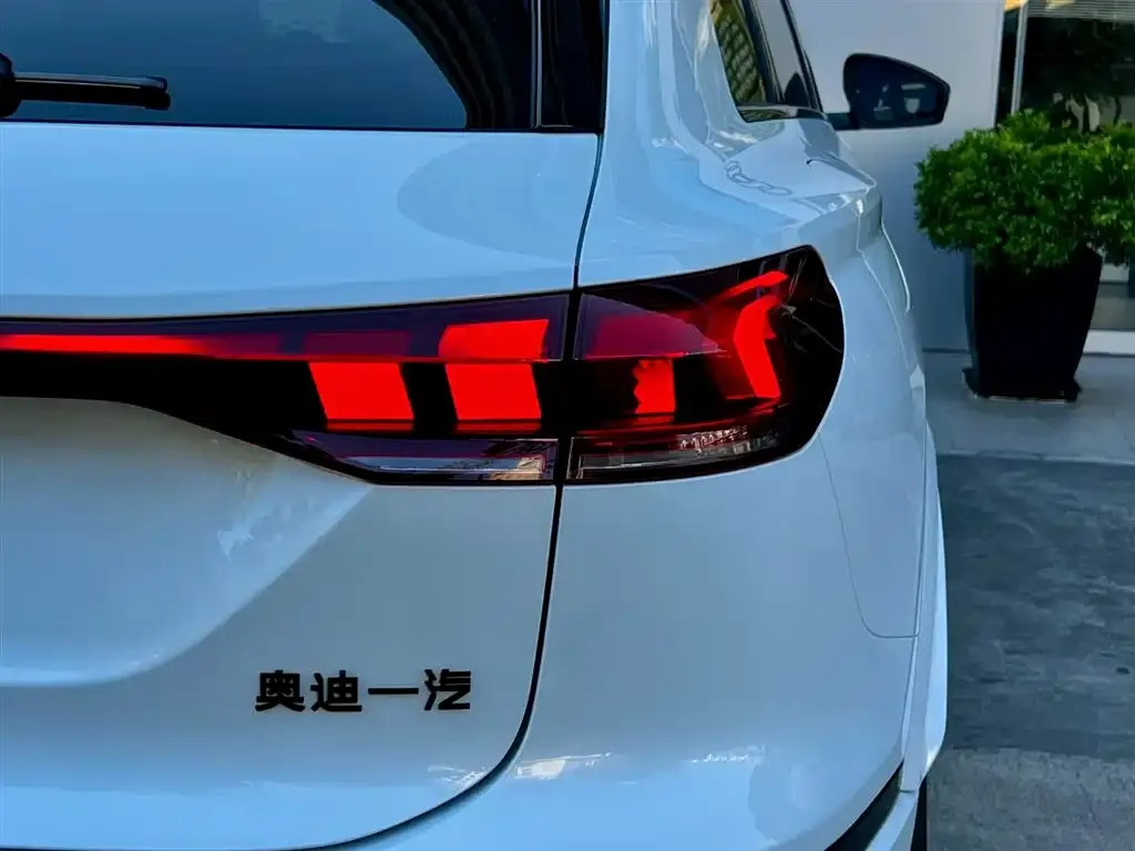Audi Q6L e-tron — фото 2