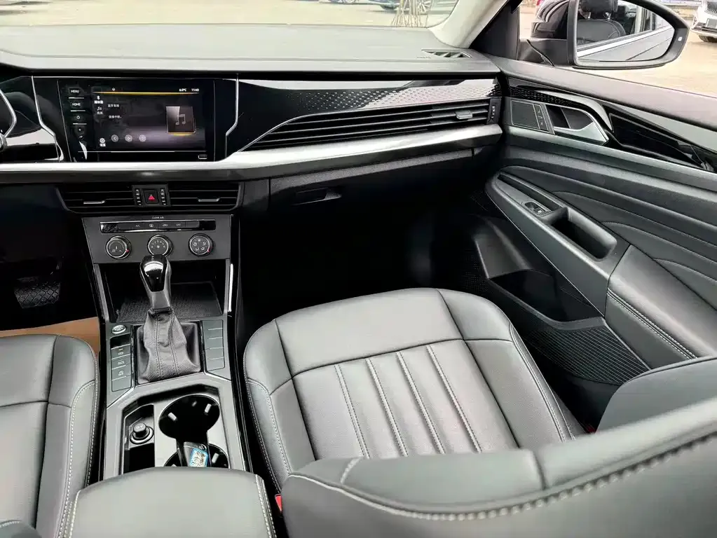 Volkswagen Passat 2023 из CN, фото 10