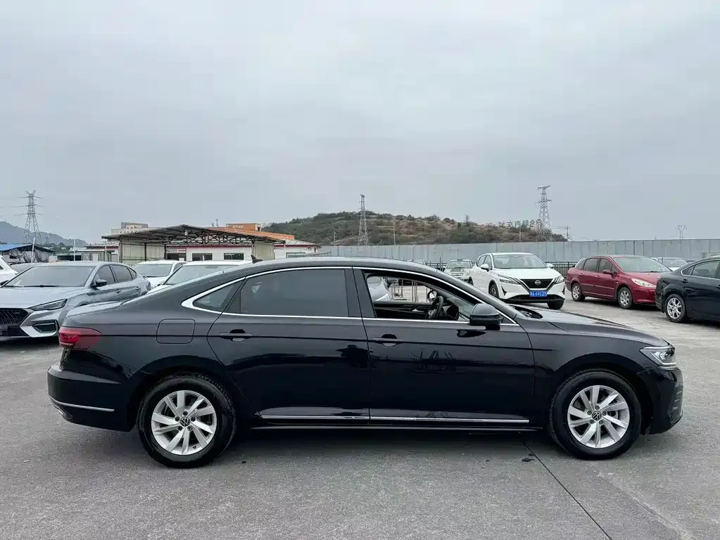 Volkswagen Passat 2023 из CN, фото 4