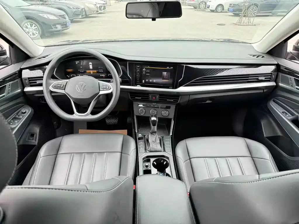 Volkswagen Passat 2023 из CN, фото 7