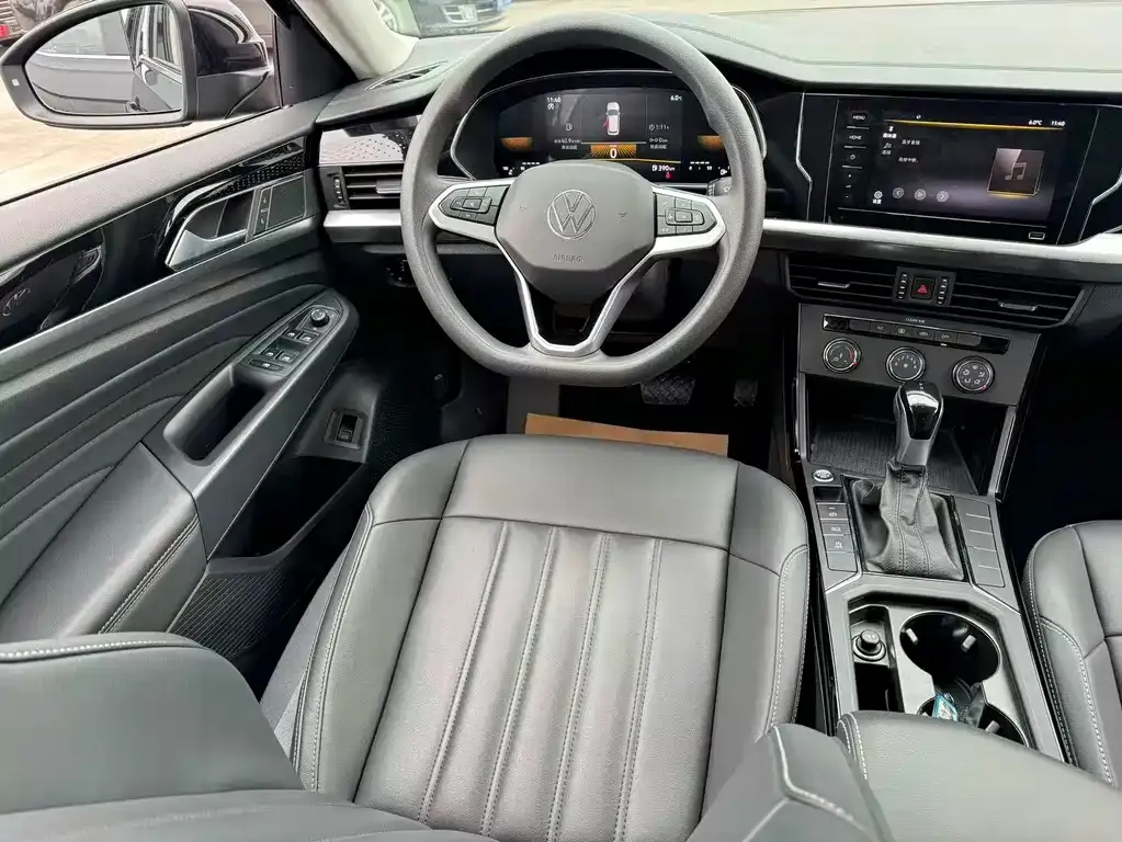 Volkswagen Passat 2023 из CN, фото 9