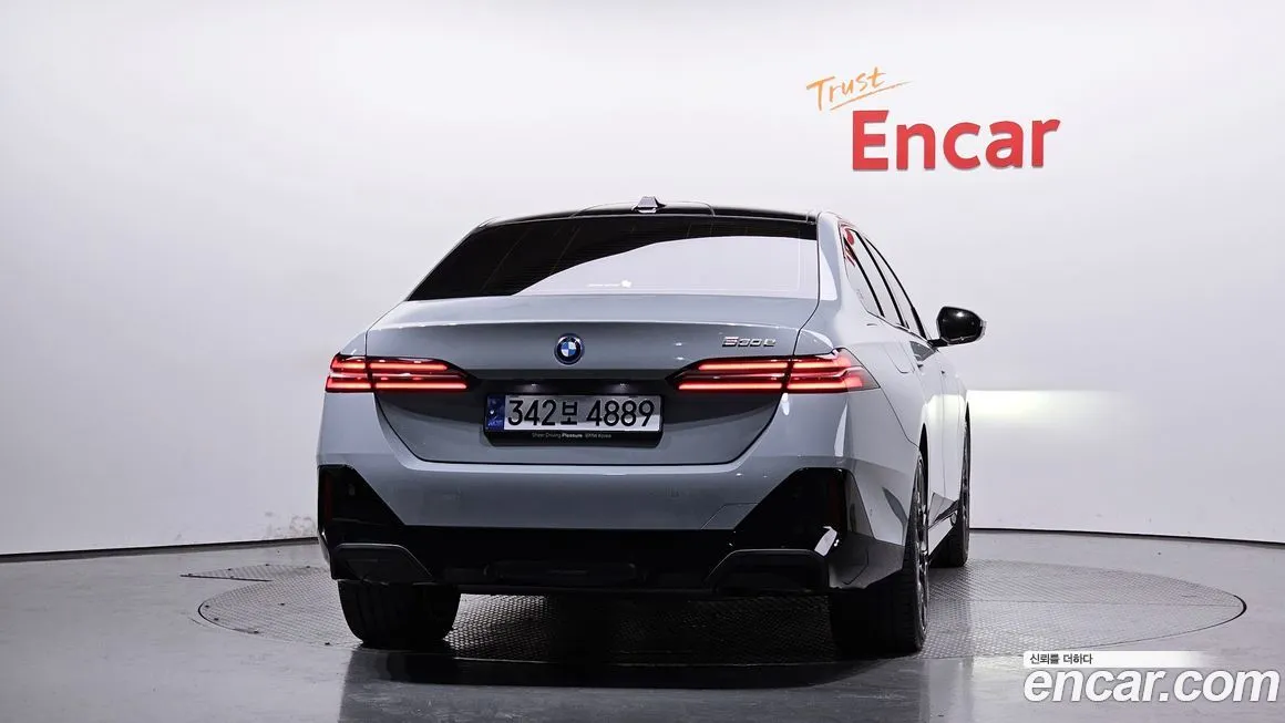 BMW 5-Series 2024 из KR, фото 4