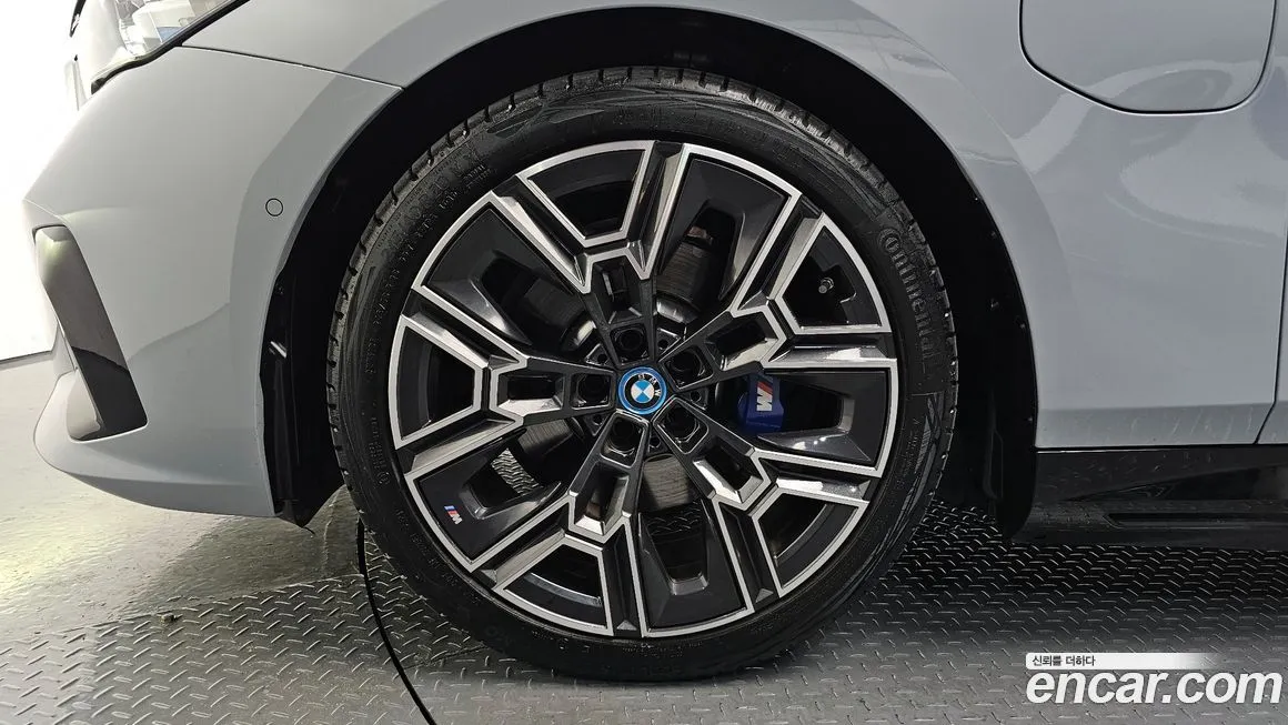 BMW 5-Series 2024 из KR, фото 5