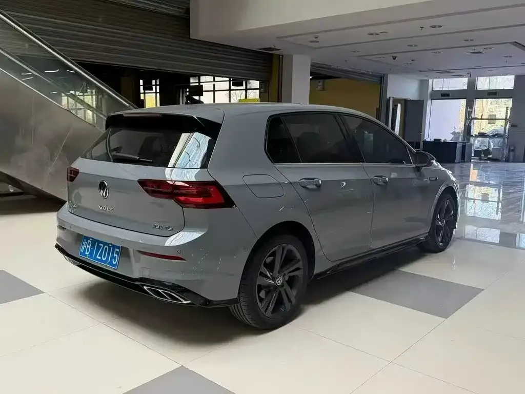 Volkswagen Golf 2024 из CN, фото 3