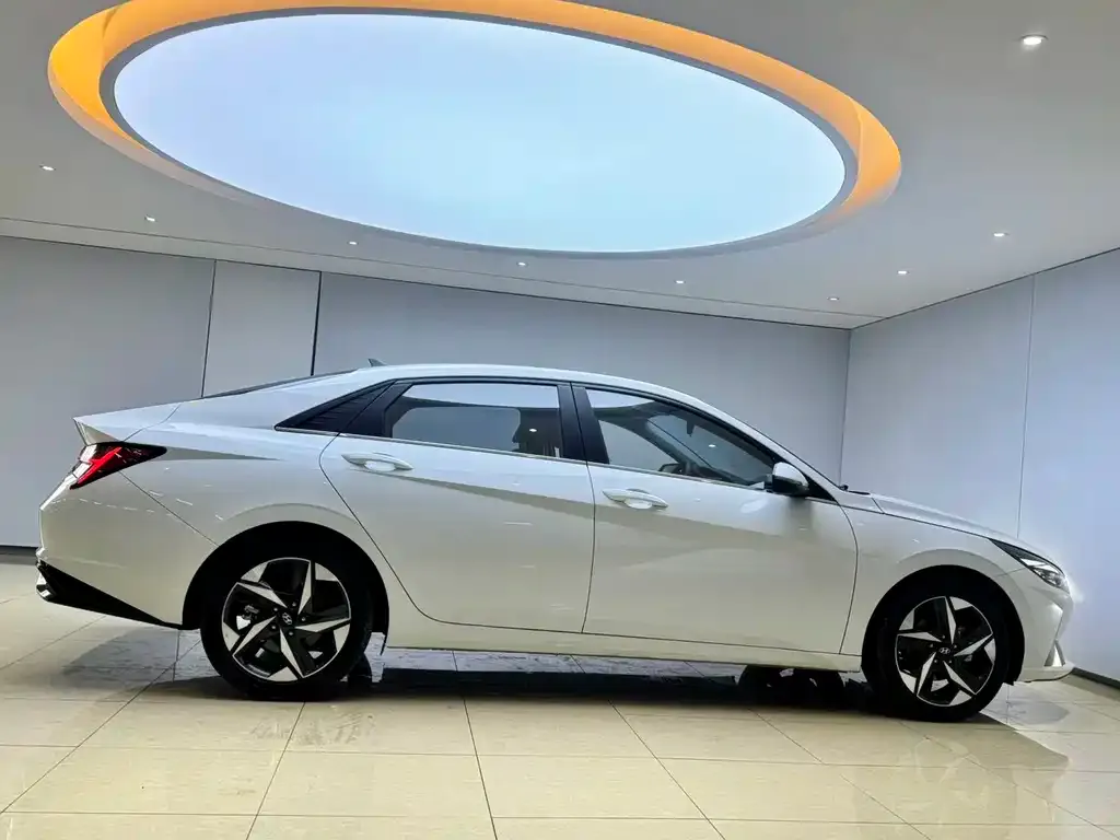 Hyundai Elantra — фото 6