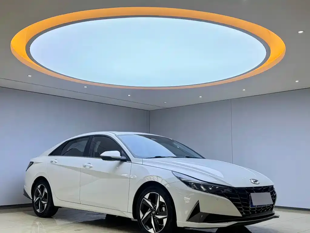 Hyundai Elantra — фото 7