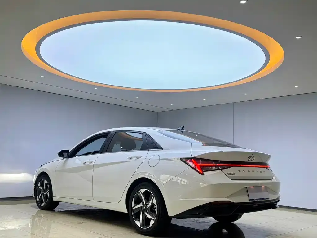 Hyundai Elantra — фото 8