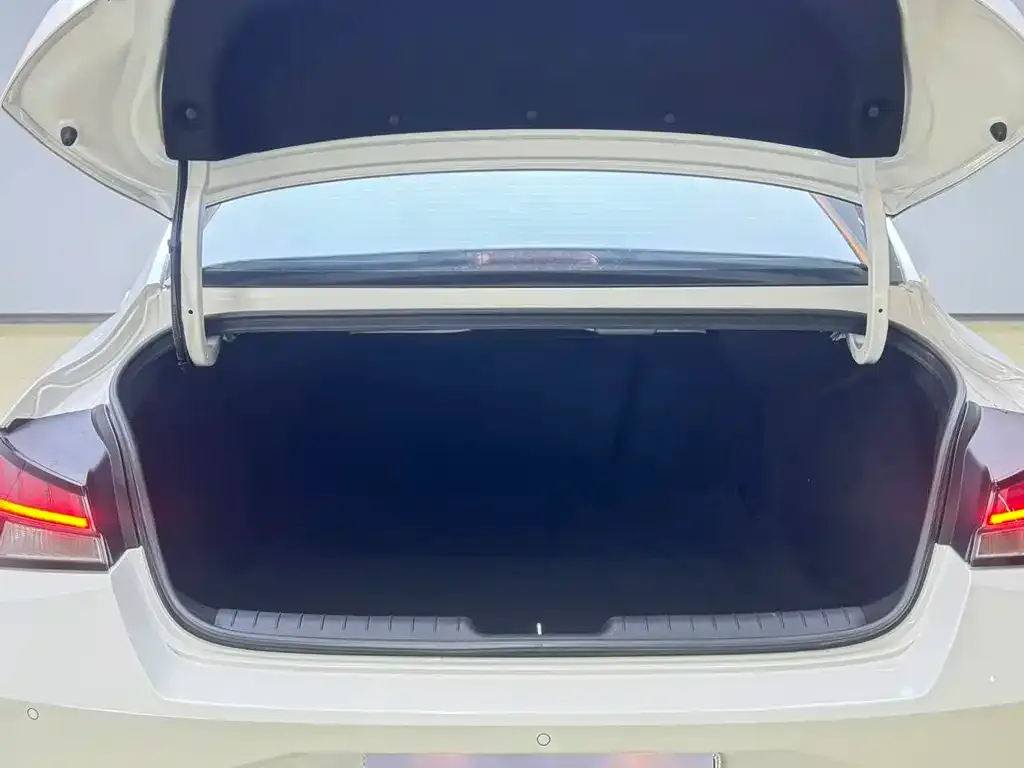Hyundai Elantra — фото 2