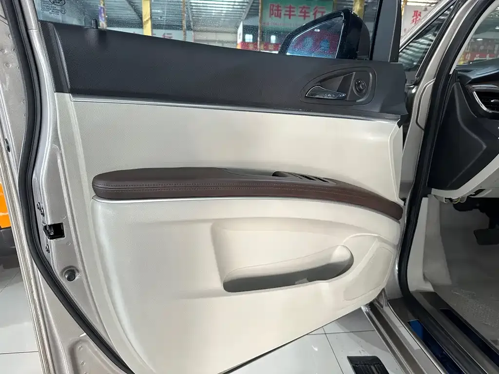 Buick GL8 2022 из CN, фото 9