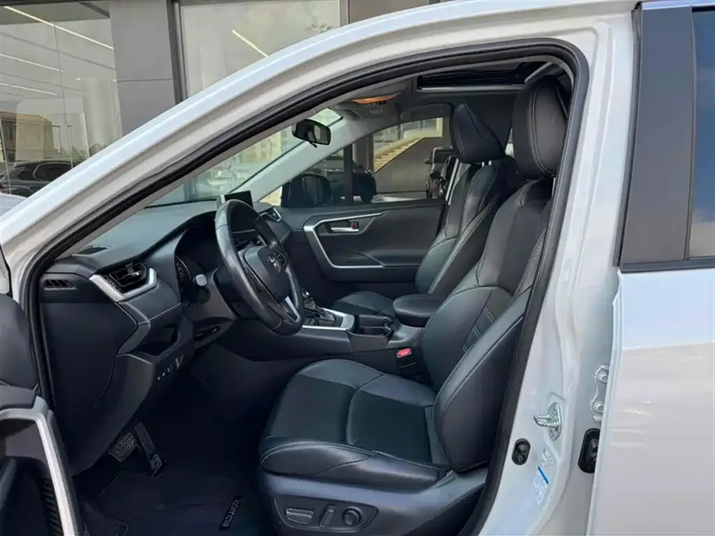 Toyota Wildlander 2022 из CN, фото 9