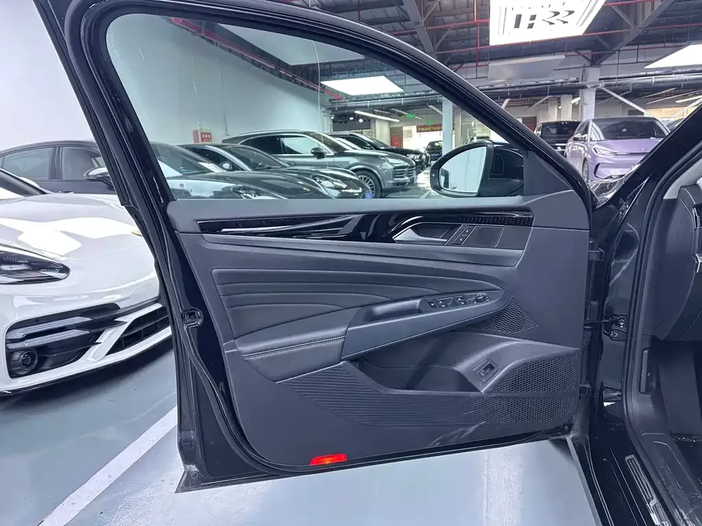 Volkswagen Passat 2022 из CN, фото 7