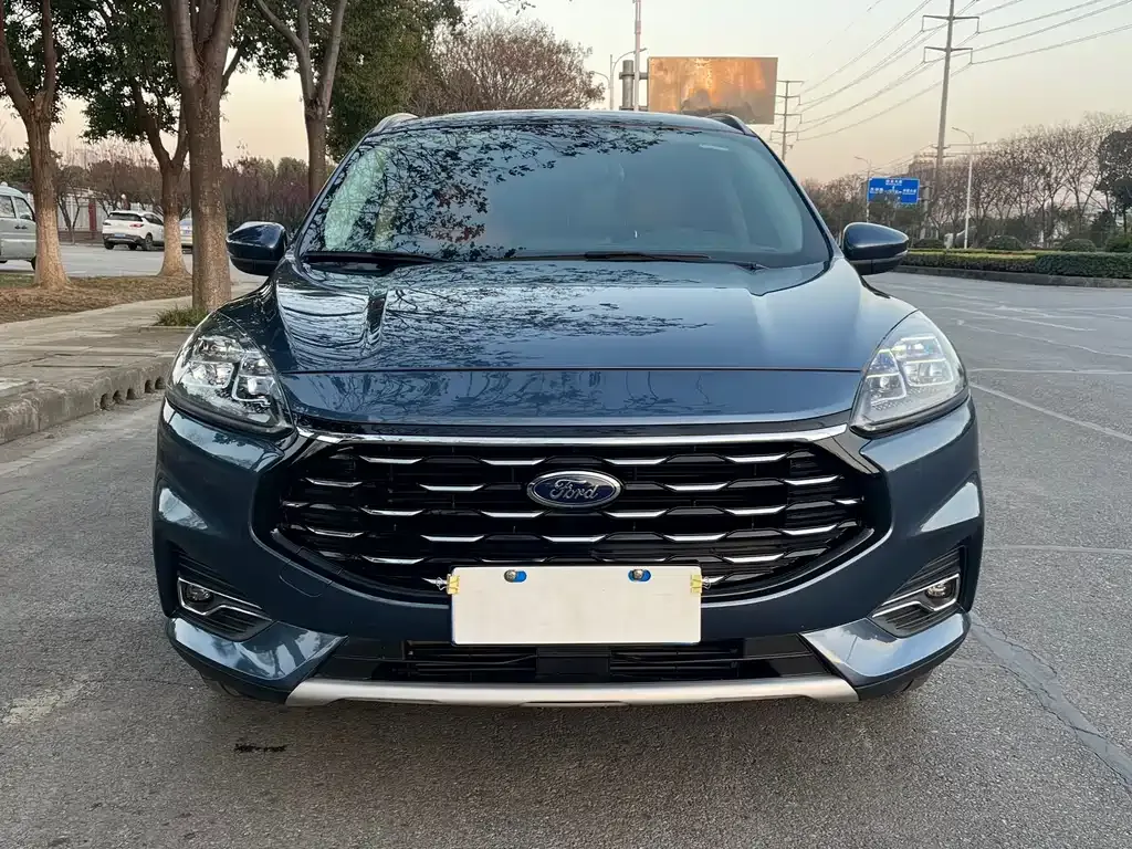 Ford Escape 2023 из CN, фото 2