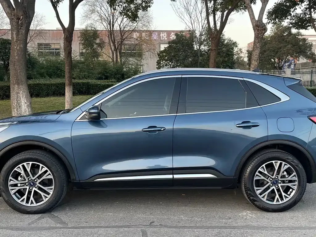 Ford Escape 2023 из CN, фото 5