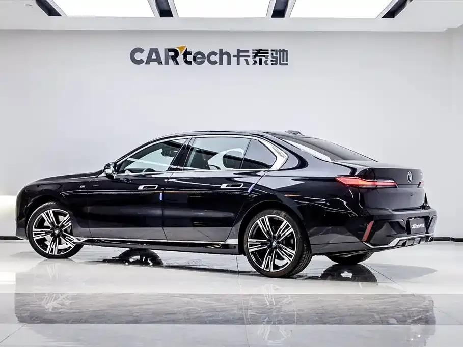 BMW 7 Series 2023 из CN, фото 4