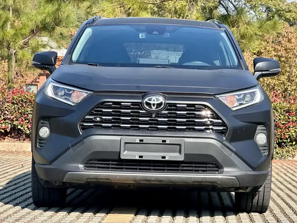 Toyota RAV4 2022 из CN, фото 2