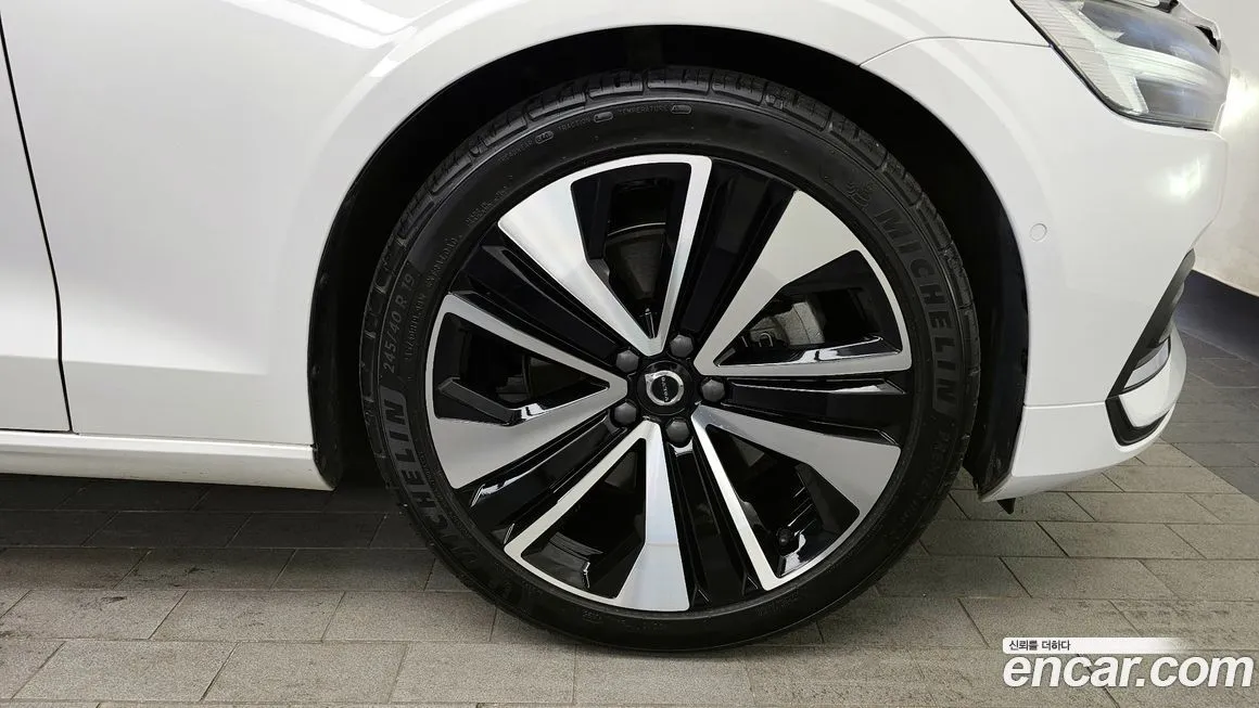 Volvo S60 2024 из KR, фото 8