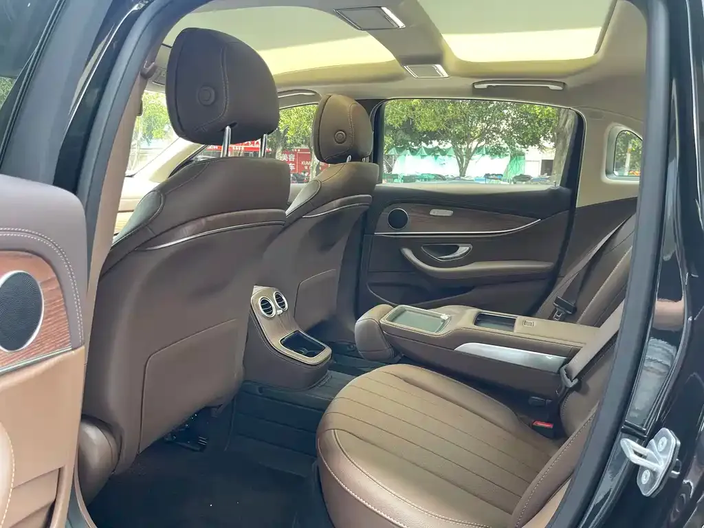 Mercedes-Benz E-Class 2023 из CN, фото 2
