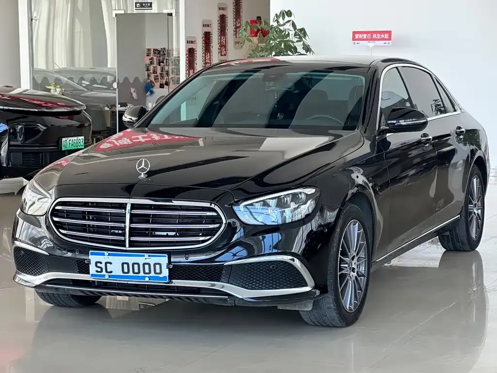Mercedes-Benz E-Class — фото 1