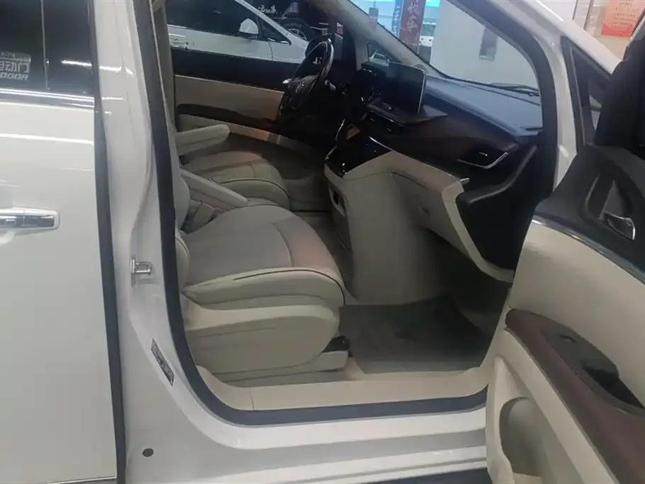 Buick GL8 2022 из CN, фото 2