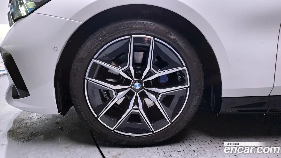 BMW 5-Series 2024 из KR, фото 8