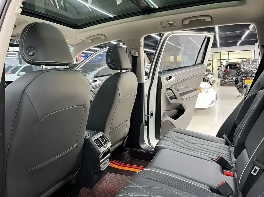 Volkswagen Tiguan L 2024 из CN, фото 6