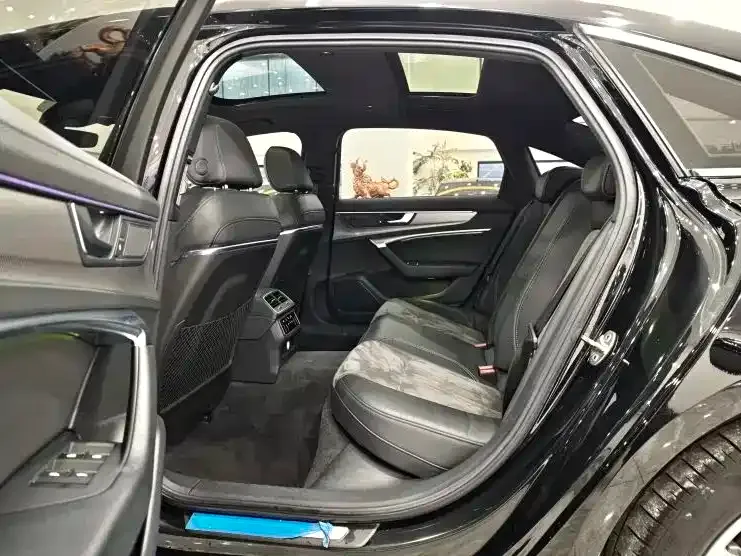 Audi A6L 2021 из CN, фото 8