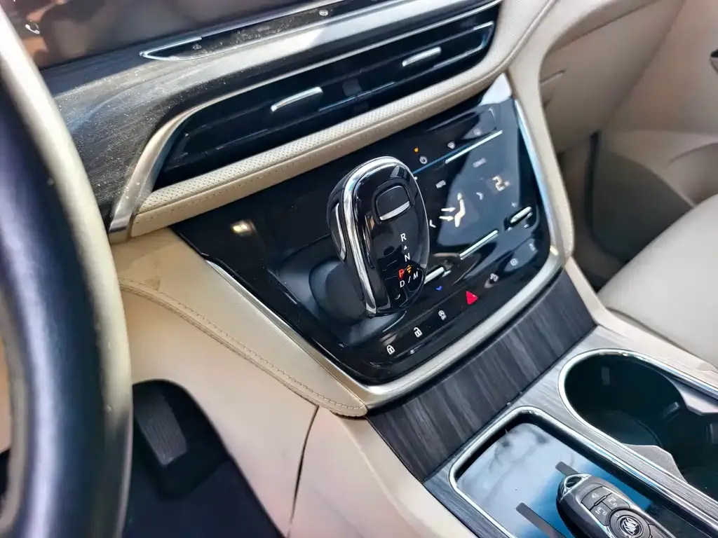 Buick GL8 2023 из CN, фото 2