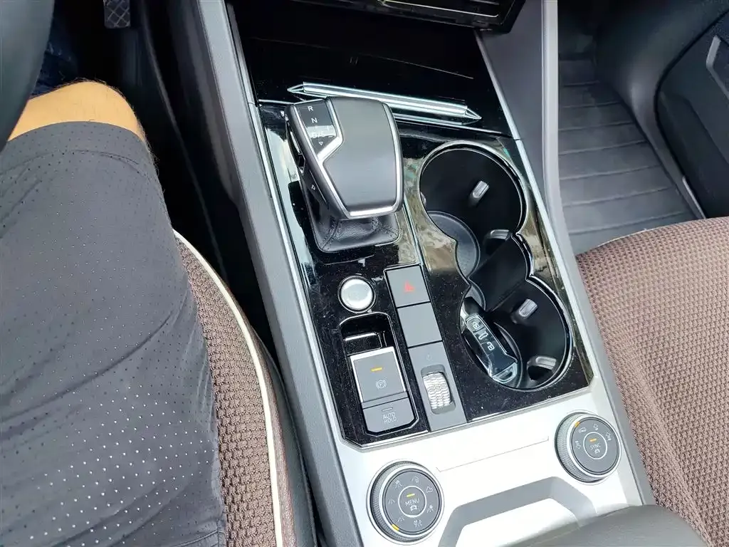Volkswagen Touareg 2022 из CN, фото 10