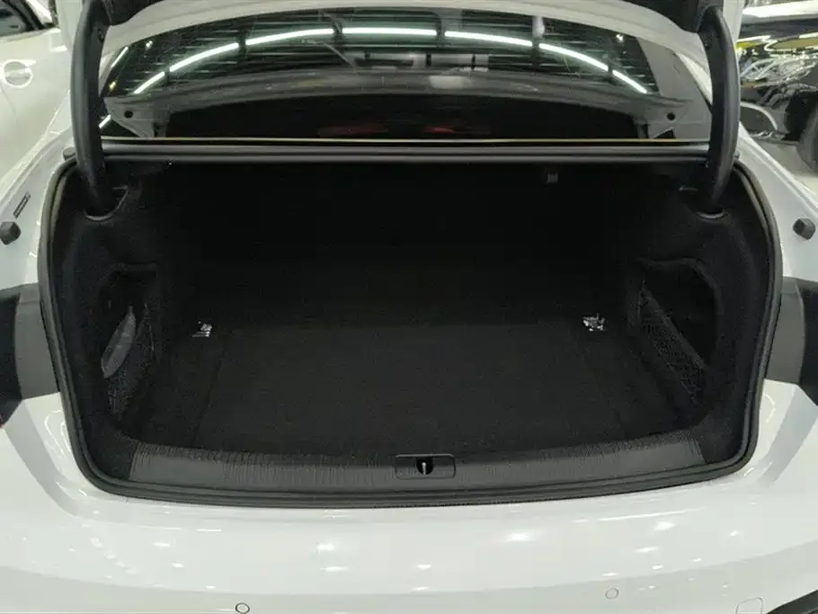 Audi A4L 2023 из CN, фото 10