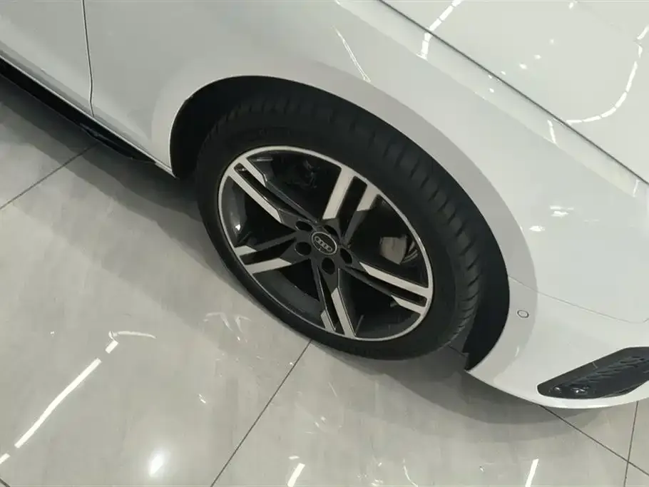 Audi A4L 2023 из CN, фото 9