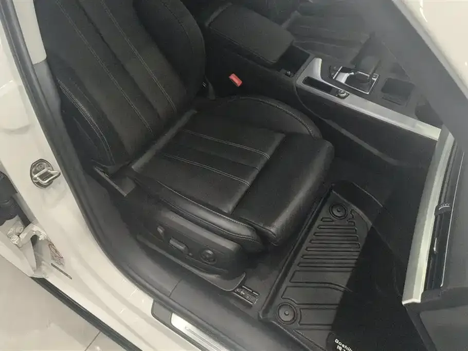 Audi A4L 2023 из CN, фото 6