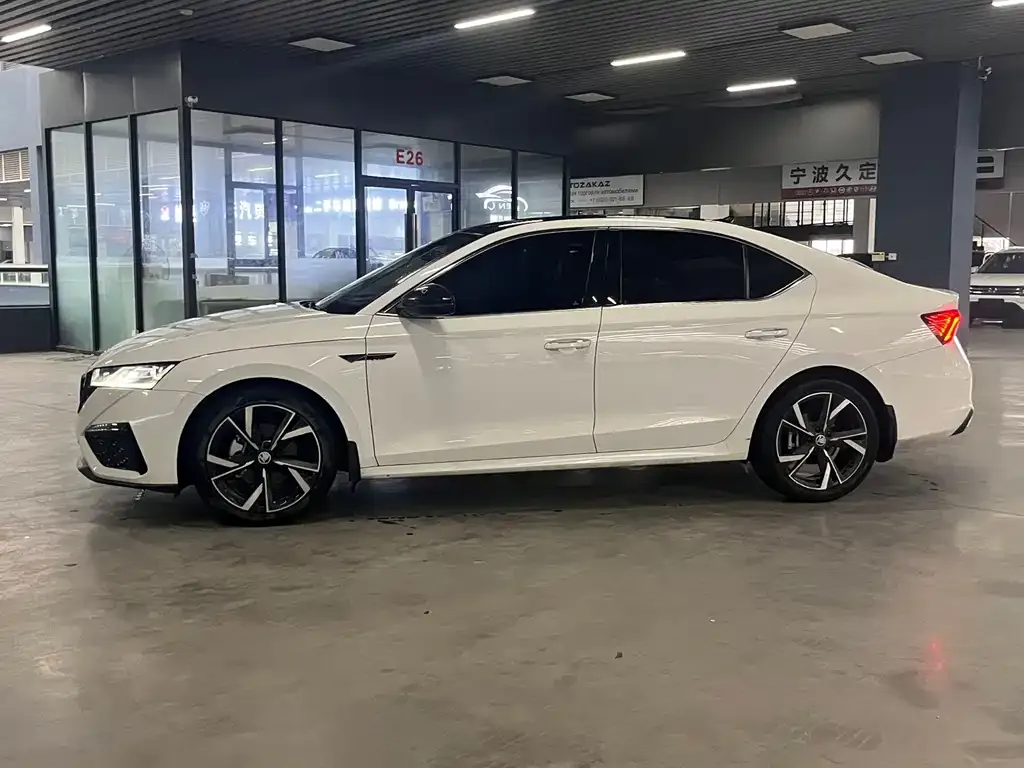 Skoda Octavia 2022 из CN, фото 10
