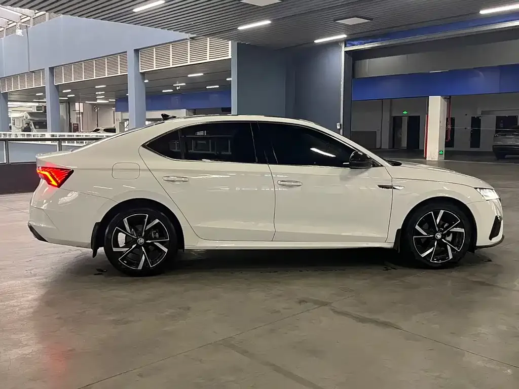 Skoda Octavia 2022 из CN, фото 9