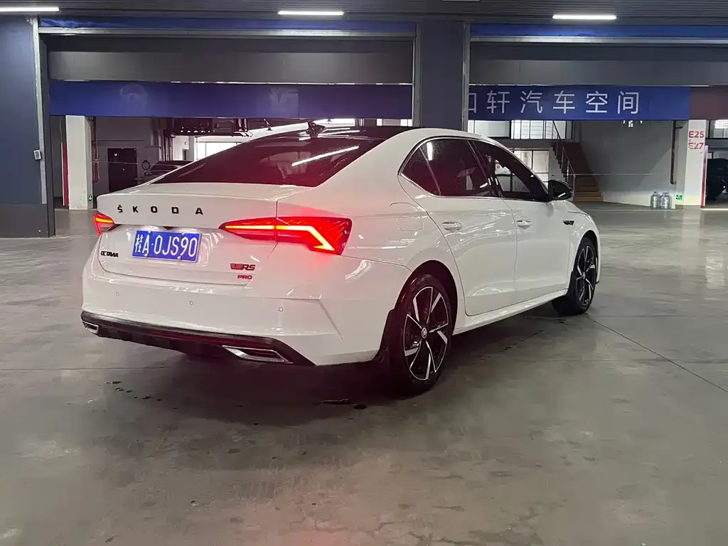 Skoda Octavia 2022 из CN, фото 8