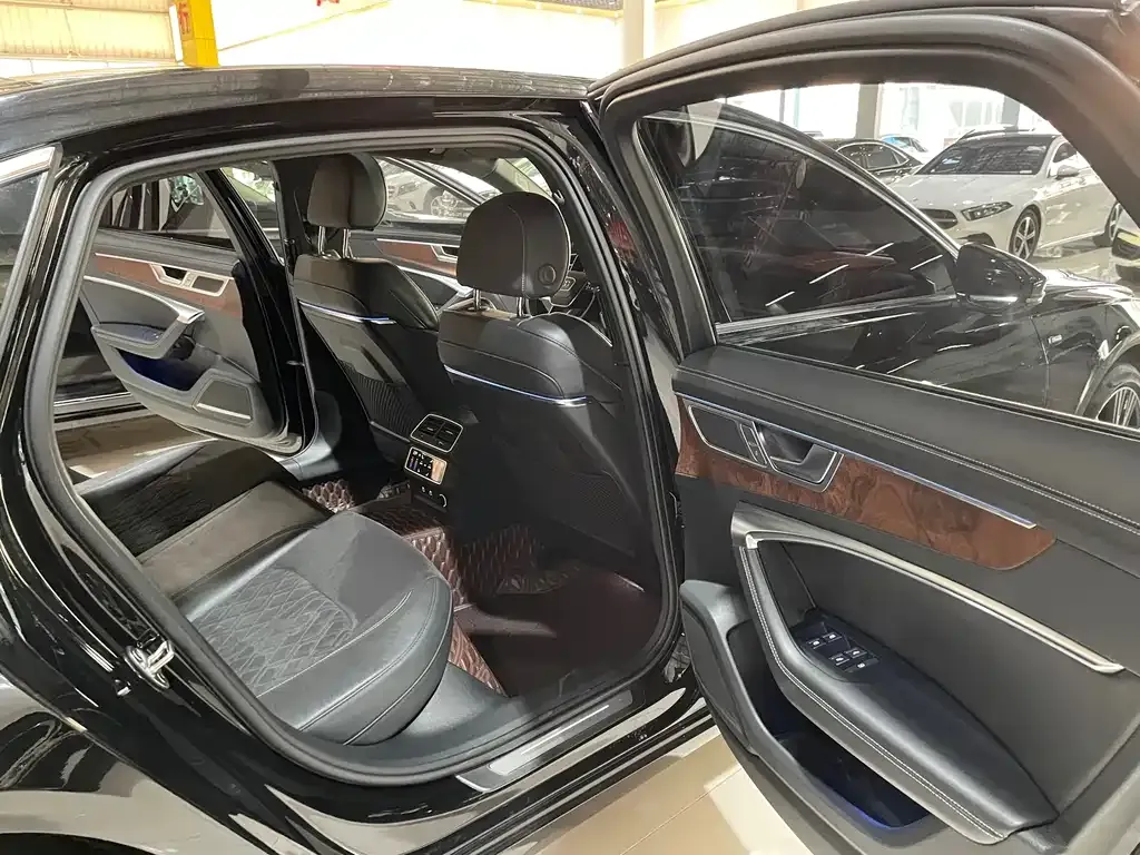 Audi A6L 2022 из CN, фото 4