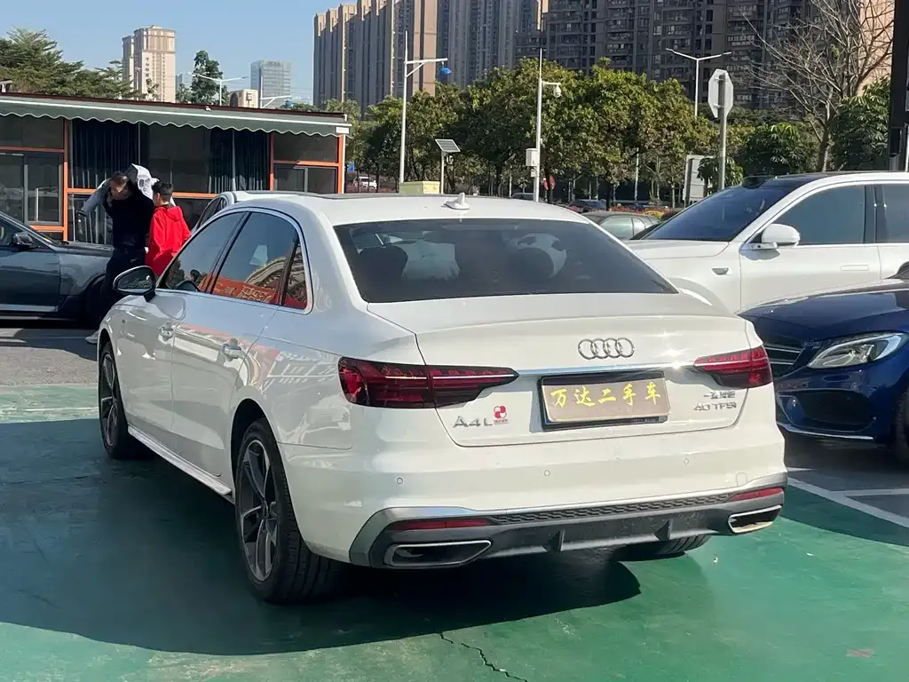 Audi A4L 2023 из CN, фото 8