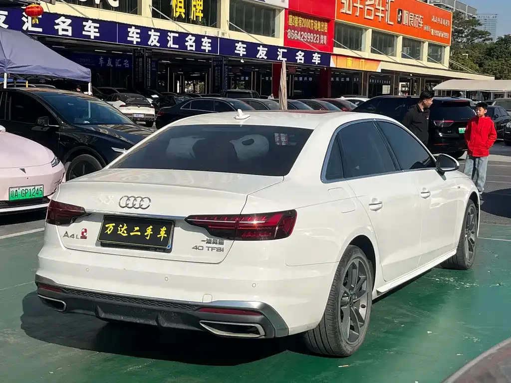 Audi A4L 2023 из CN, фото 2