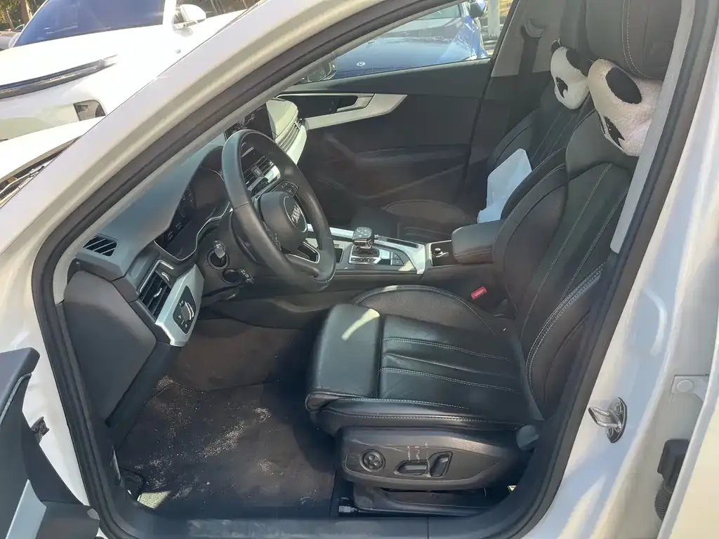 Audi A4L 2023 из CN, фото 4