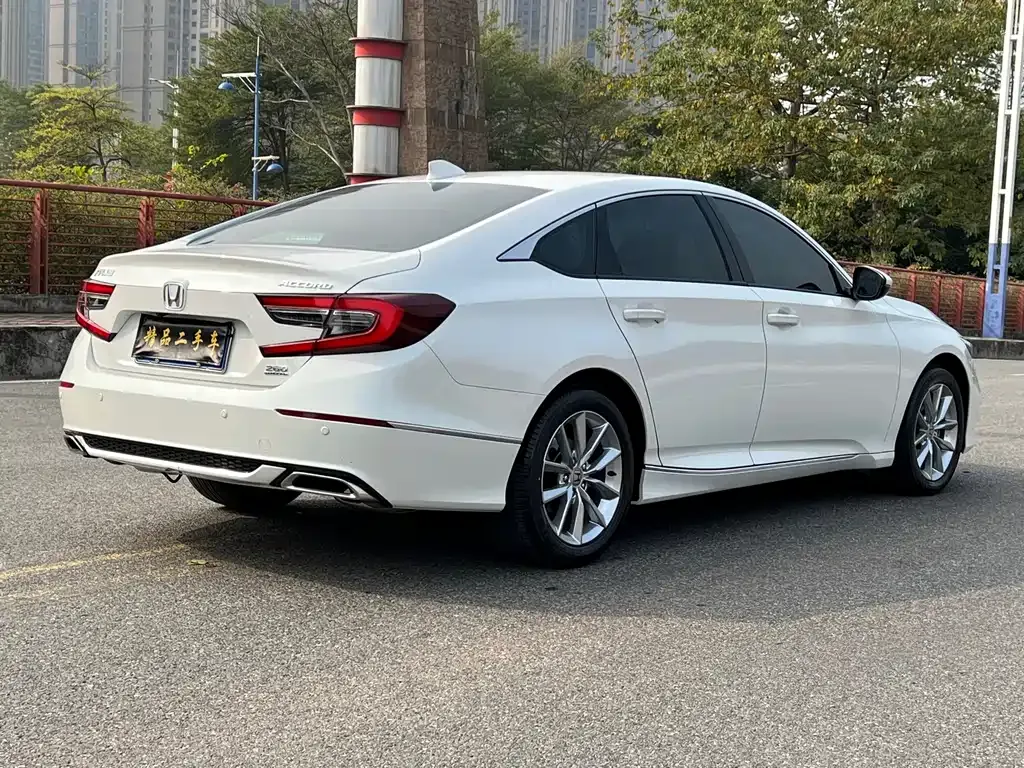 Honda Accord — фото 10