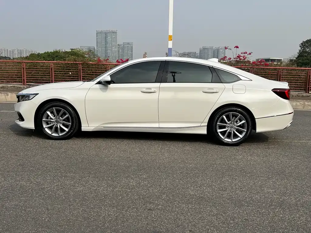 Honda Accord — фото 9