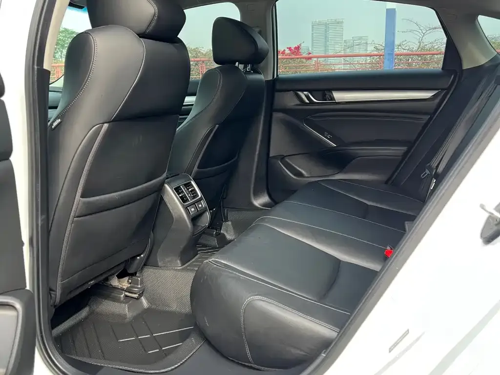 Honda Accord — фото 5