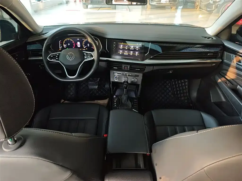 Volkswagen Passat 2023 из CN, фото 10