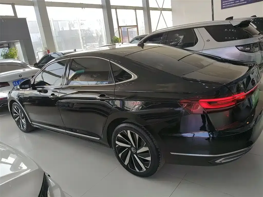 Volkswagen Passat 2023 из CN, фото 10