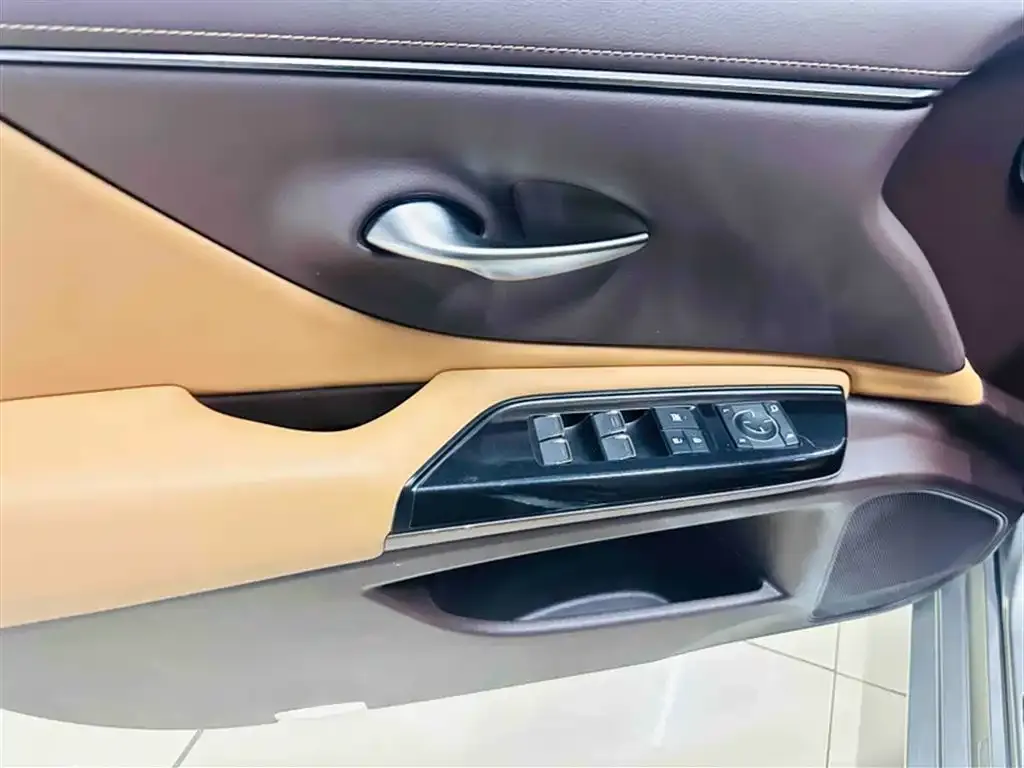 Lexus ES 2021 из CN, фото 9