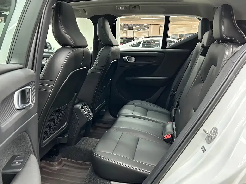 Volvo XC40 2024 из CN, фото 10